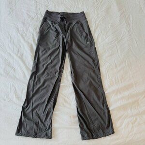 Dance Studio Mid-Rise Pant Short in Graphite Grey Size 4